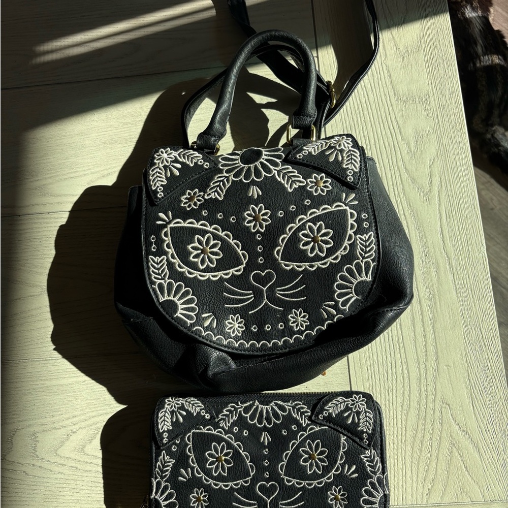 Black Cat Embroidered Women's Bag